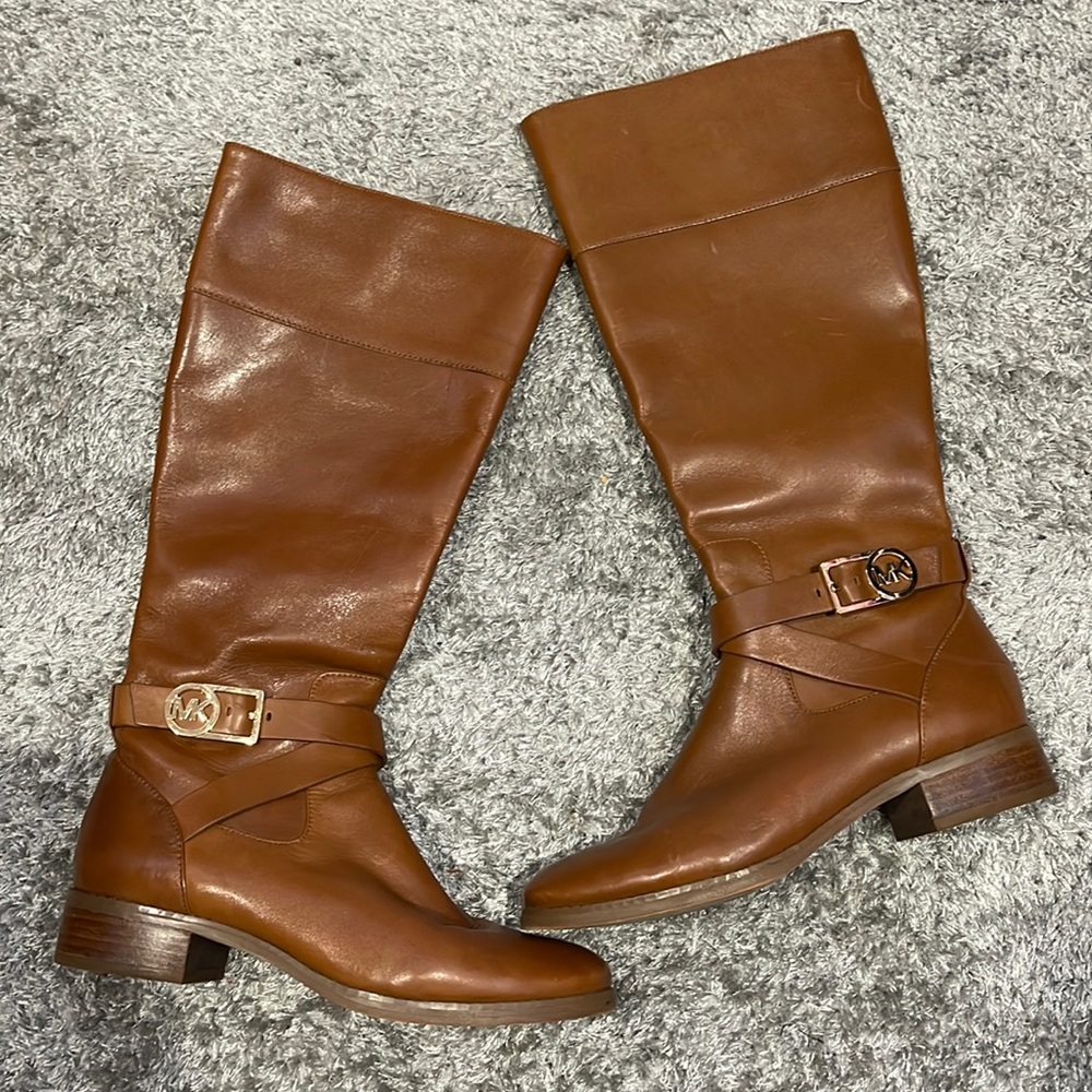 EUC- Michael Michael Kors Brown Leather Knee Low Heel Boots Logo Buckle Tall.